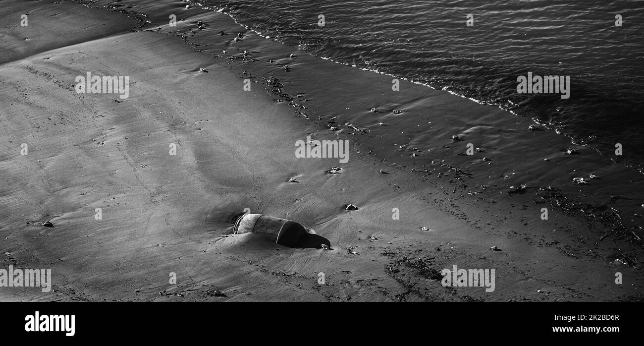 Tamburo d'olio sulla spiaggia Foto Stock