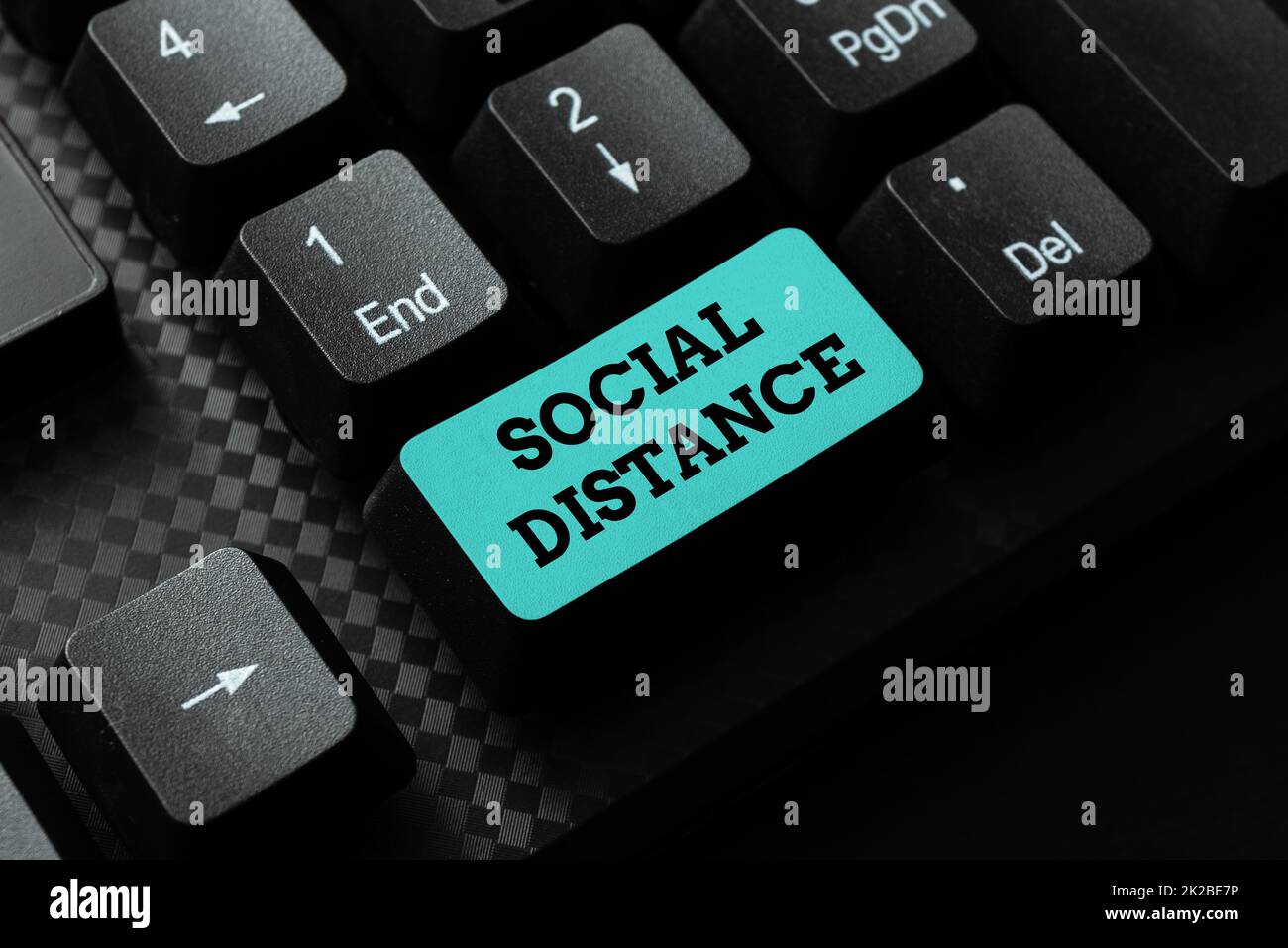 Visualizzazione concettuale distanza sociale. Concetto del Internet mantenere una distanza fisica ad alto intervallo per la sicurezza di salute pubblica che scrive nuovo concetto dei titoli del email, che elabora le idee dell'articolo del Internet Foto Stock