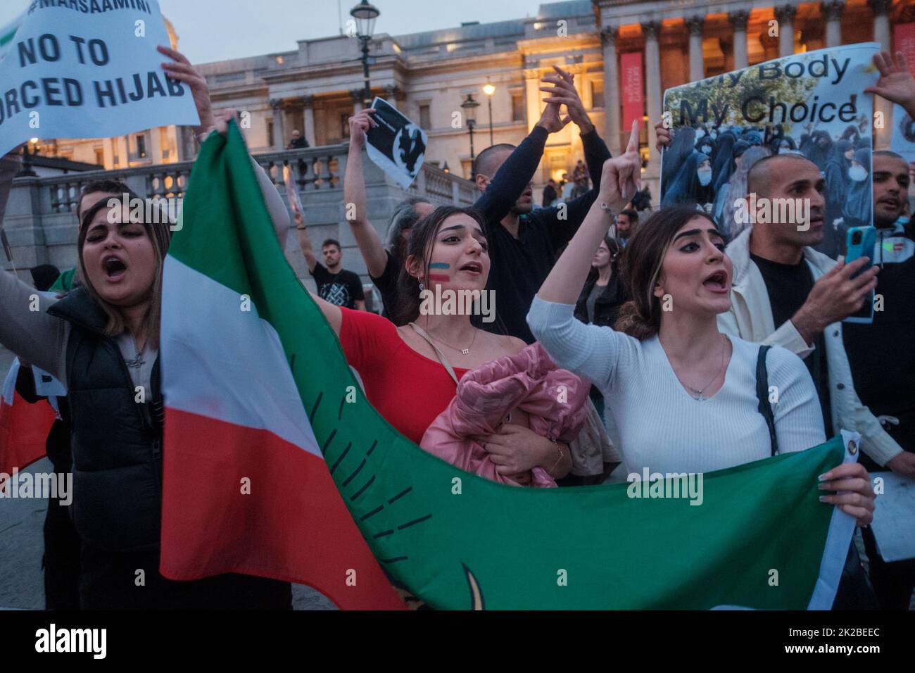 Proteste iraniane scoppiano dopo l'assassino di Mahsa Amini da parte della Guidance Patrol, Giovedi, in Iran per non indossare un Hijab in pubblico e recente io Foto Stock