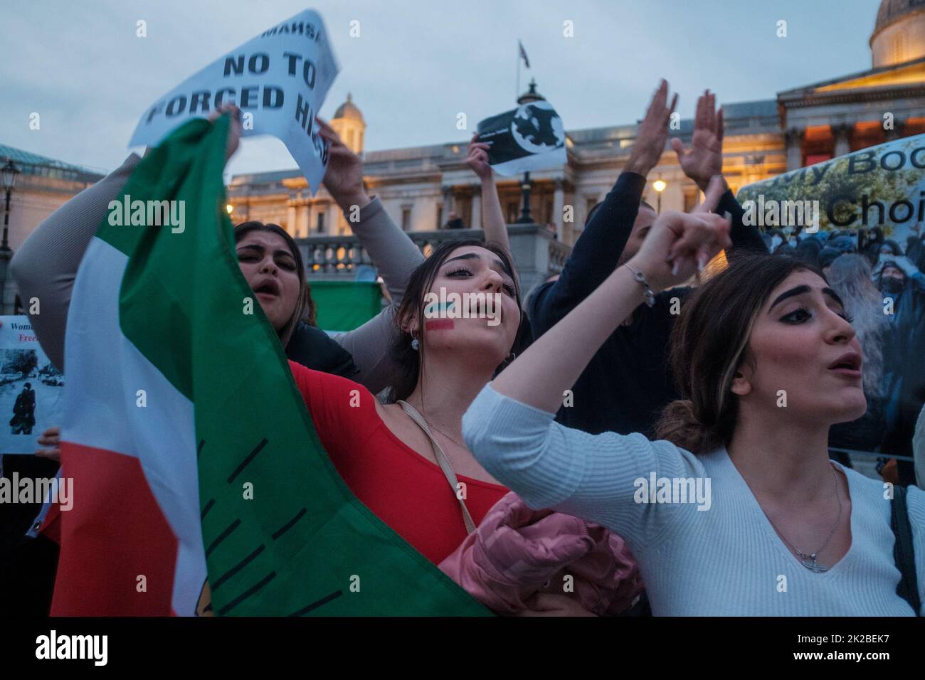 Proteste iraniane scoppiano dopo l'assassino di Mahsa Amini da parte della Guidance Patrol, Giovedi, in Iran per non indossare un Hijab in pubblico e recente io Foto Stock