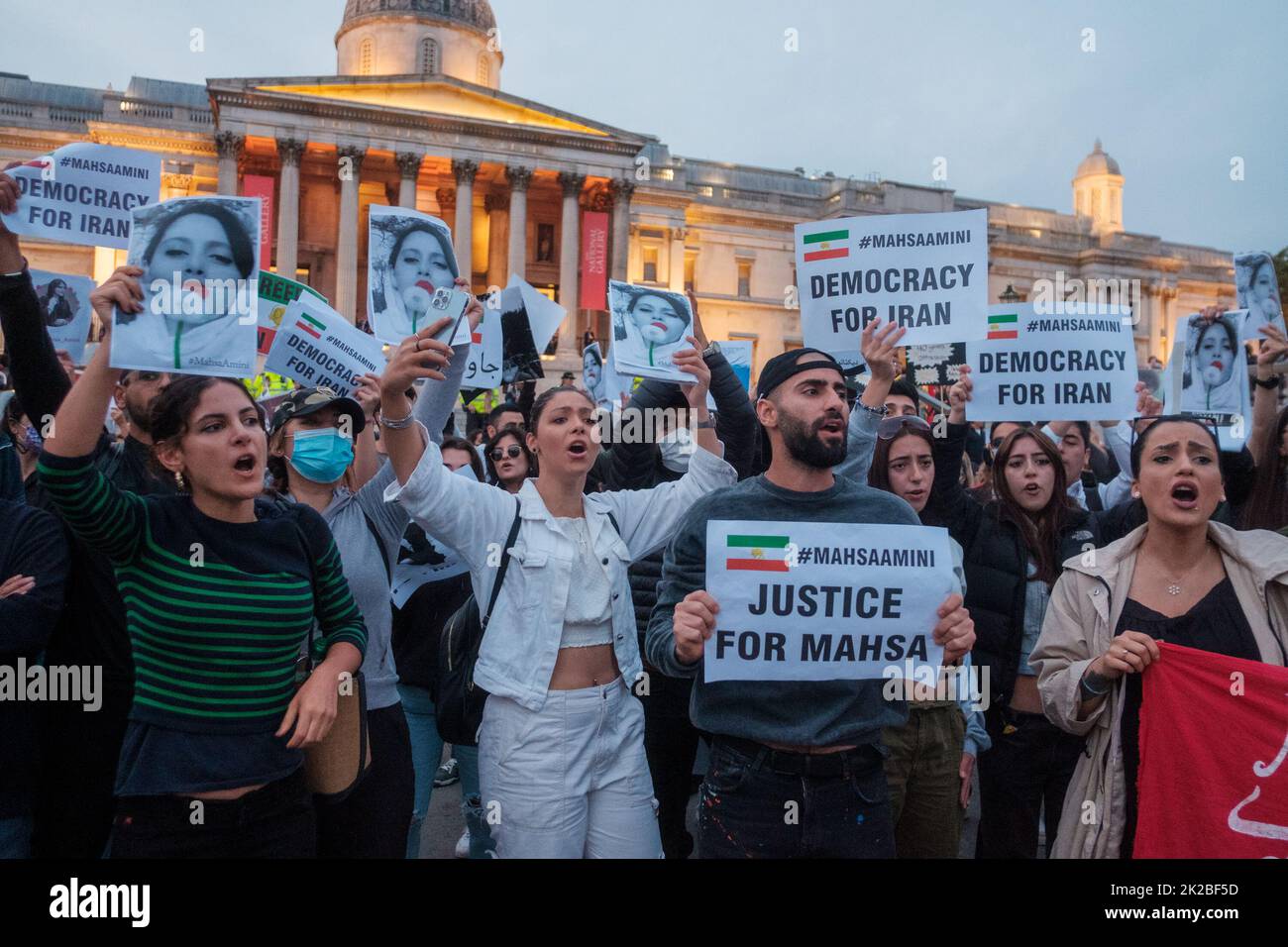 Proteste iraniane scoppiano dopo l'assassino di Mahsa Amini da parte della Guidance Patrol, Giovedi, in Iran per non indossare un Hijab in pubblico e recente io Foto Stock