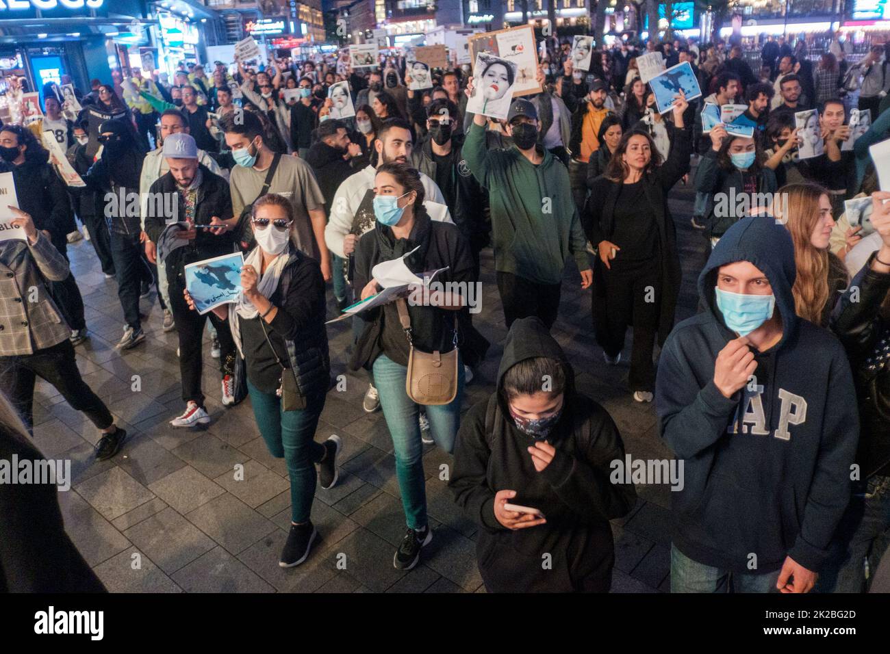 Proteste iraniane scoppiano dopo l'assassino di Mahsa Amini da parte della Guidance Patrol, Giovedi, in Iran per non indossare un Hijab in pubblico e recente io Foto Stock