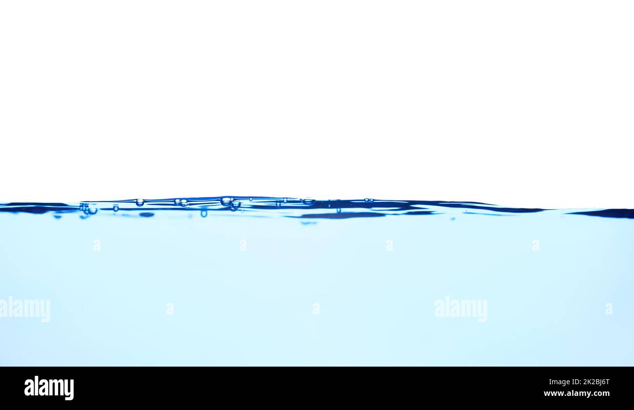 Onda d'acqua azzurra con bolle d'aria e un po' un po' di spruzzi sott'acqua Foto Stock