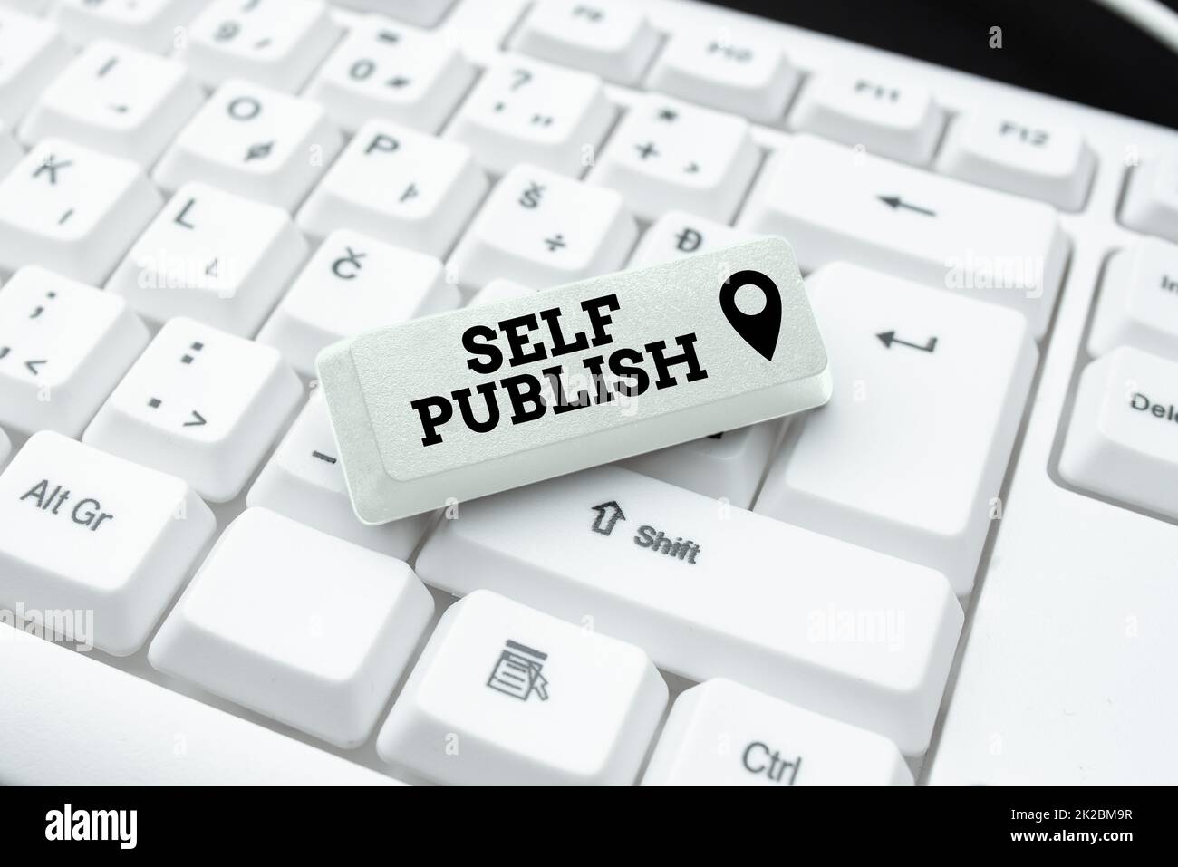 Segno che mostra la pubblicazione automatica. Il produttore di concetto di affari pubblica la parte di un lavoro indipendente a proprie spese che scrive la nuova edizione di eBook informativo, generando il soddisfare fresco di Web site Foto Stock