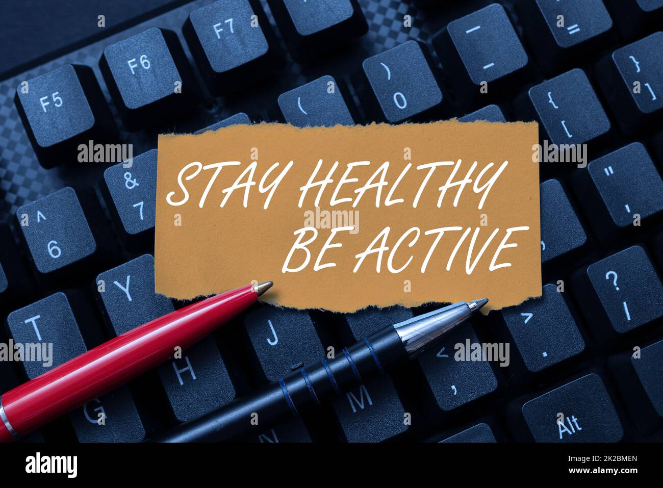 Testo che mostra l'ispirazione resta sano essere attivo. Business Concept prendersi cura di sé fare esercizio di connessione con gli amici online, facendo conoscenza su Internet Foto Stock