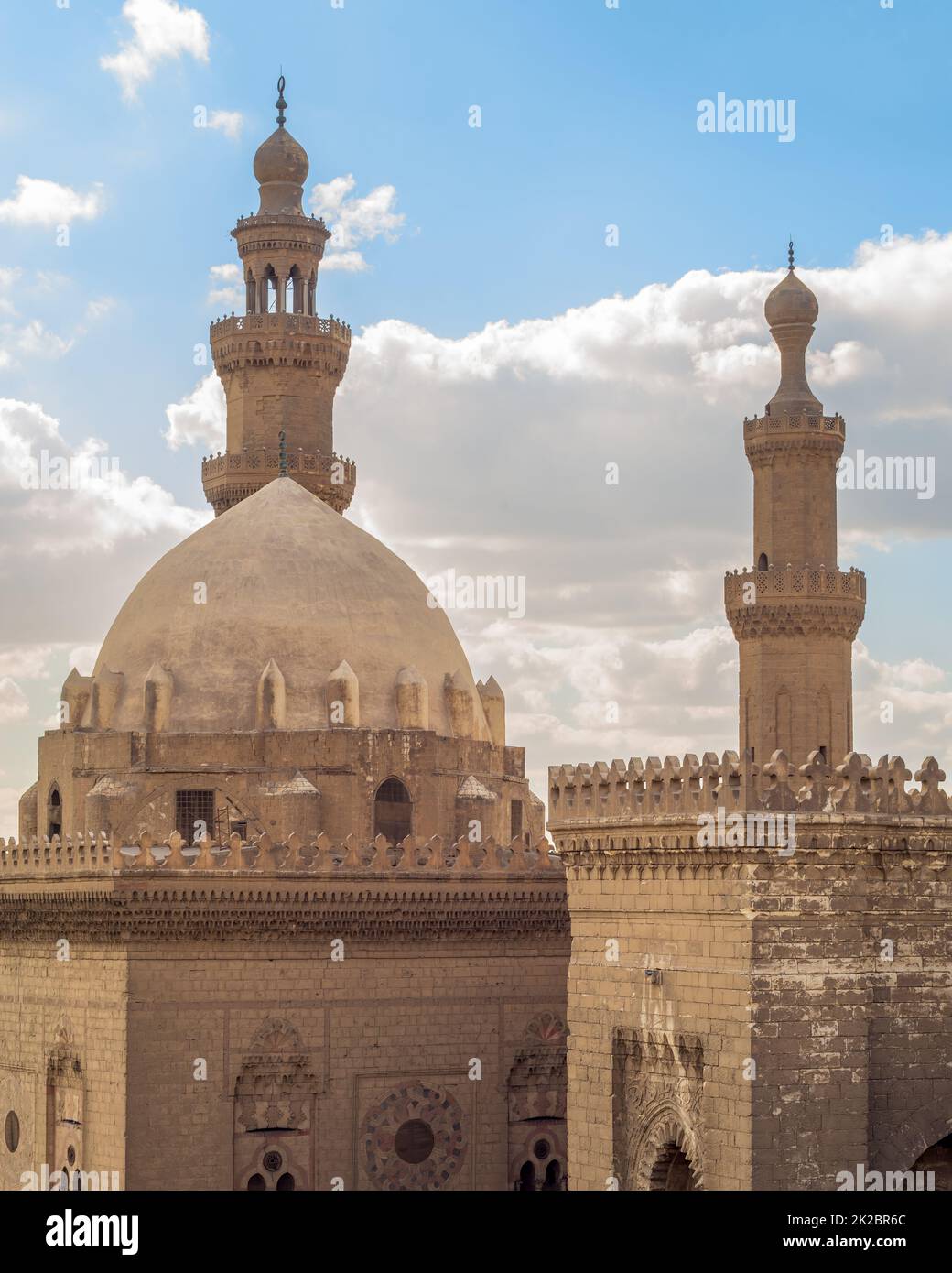 Minareti e cupole della Moschea del Sultano Hassan e della Moschea al Rifai, il Cairo, Egitto Foto Stock