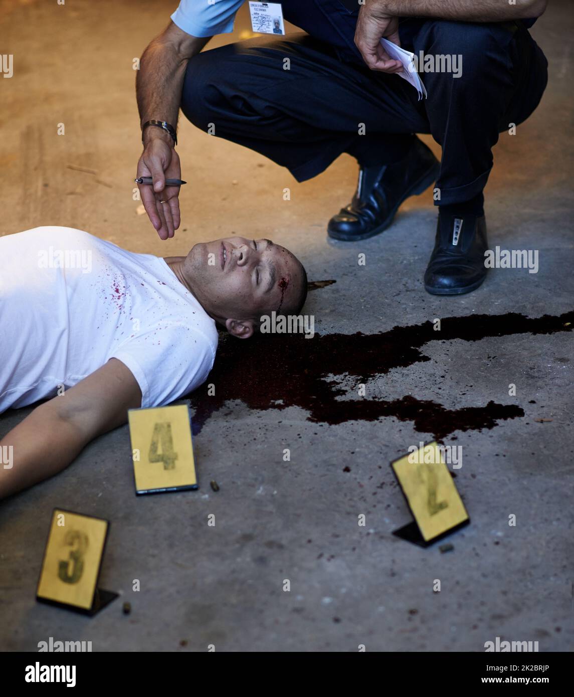 Analisi della scena criminale. Shot di un'indagine sulla scena del crimine in corso. Foto Stock