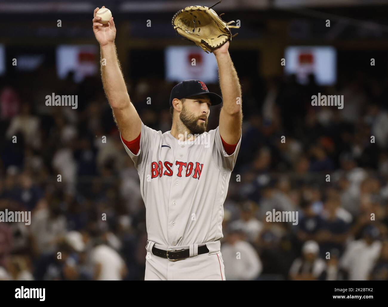 New York City, Stati Uniti. 22nd Set, 2022. Il lanciatore dei Boston Red Sox Michael Wacha lancia il primo assalimento contro i New York Yankees allo Yankee Stadium di New York City giovedì 22 settembre 2022. Foto di John Angelillo/UPI Credit: UPI/Alamy Live News Foto Stock