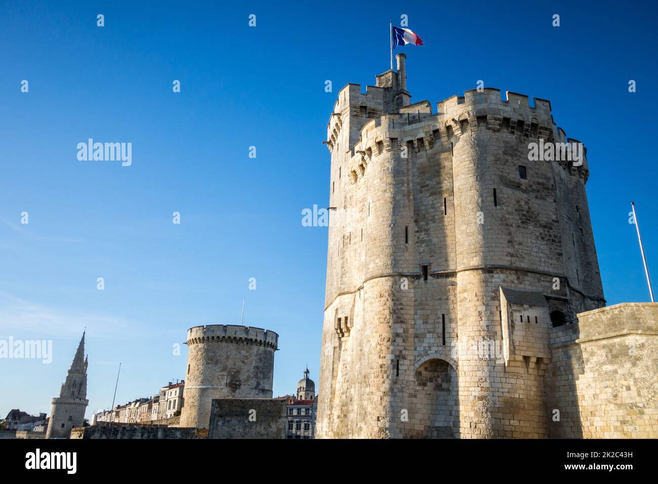 Torri storiche nel vecchio porto di la Rochelle Foto Stock
