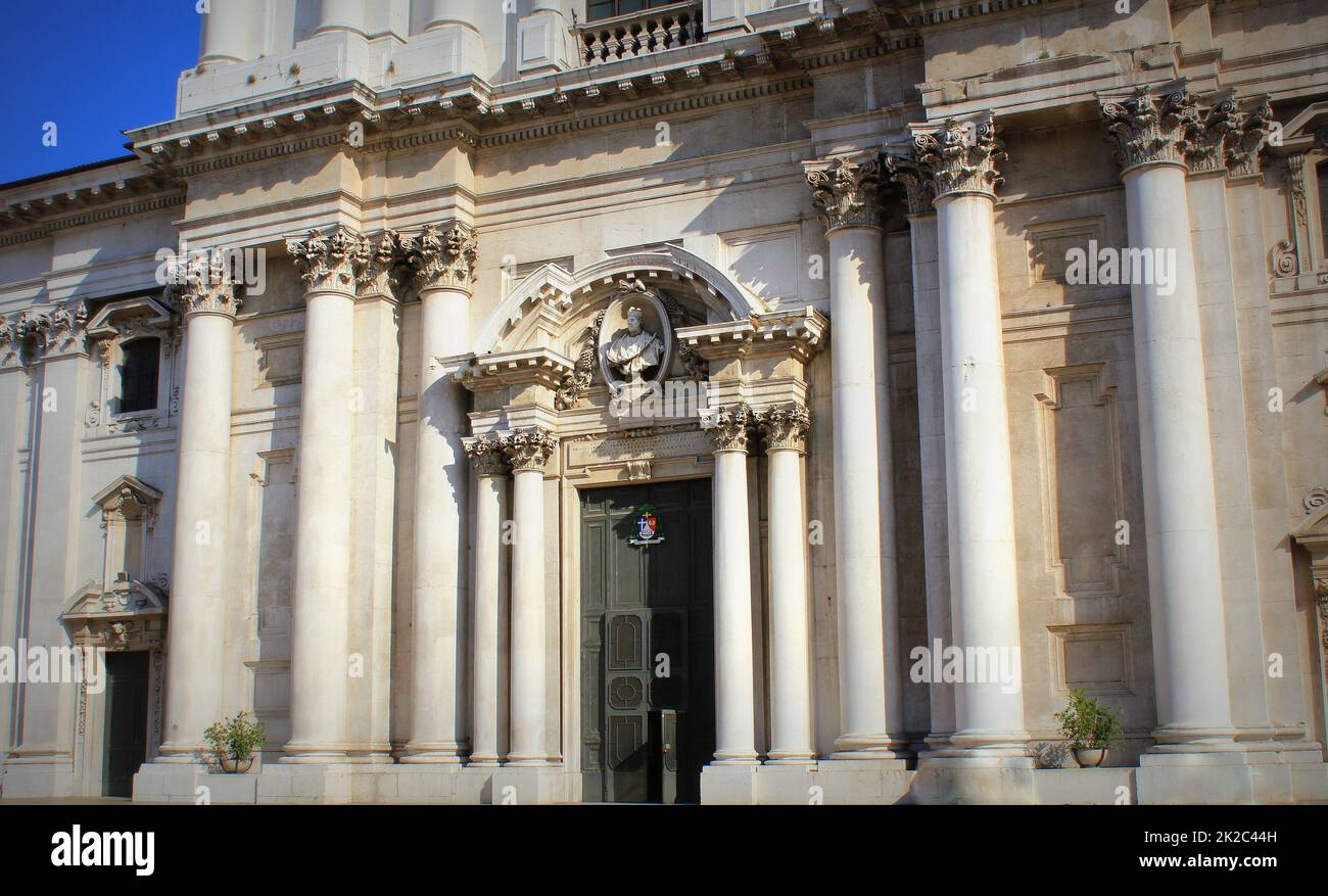 Il Duomo Nuovo o nuova cattedrale, la più grande chiesa cattolica romana di Brescia, Italia Foto Stock