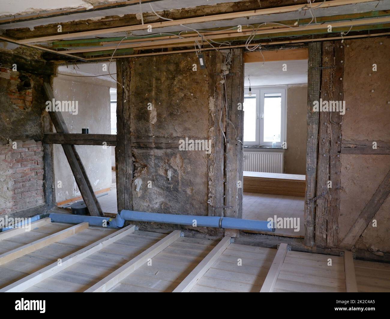 Ristrutturazione della casa in un vecchio edificio appena acquistato Foto Stock