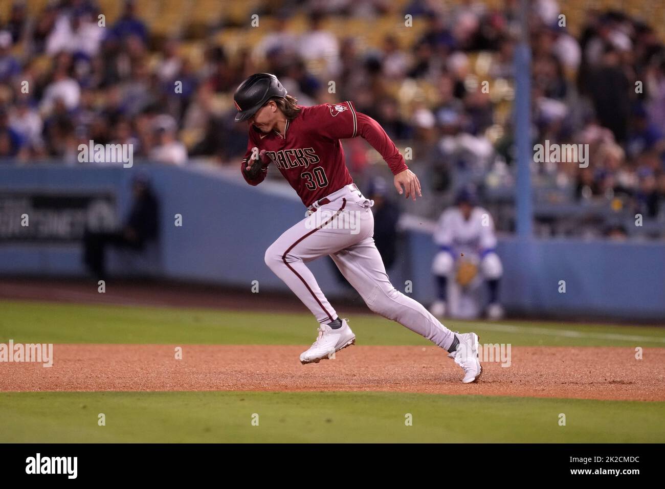 Arizona Diamondbacks lasciò l'esterno Jake McCarthy (30) corre in seconda base su una base rubata nel primo inning contro i Los Angeles Dodgers durante una partita di baseball della MLB, mercoledì 21 settembre 2022, a Los Angeles. Foto Stock