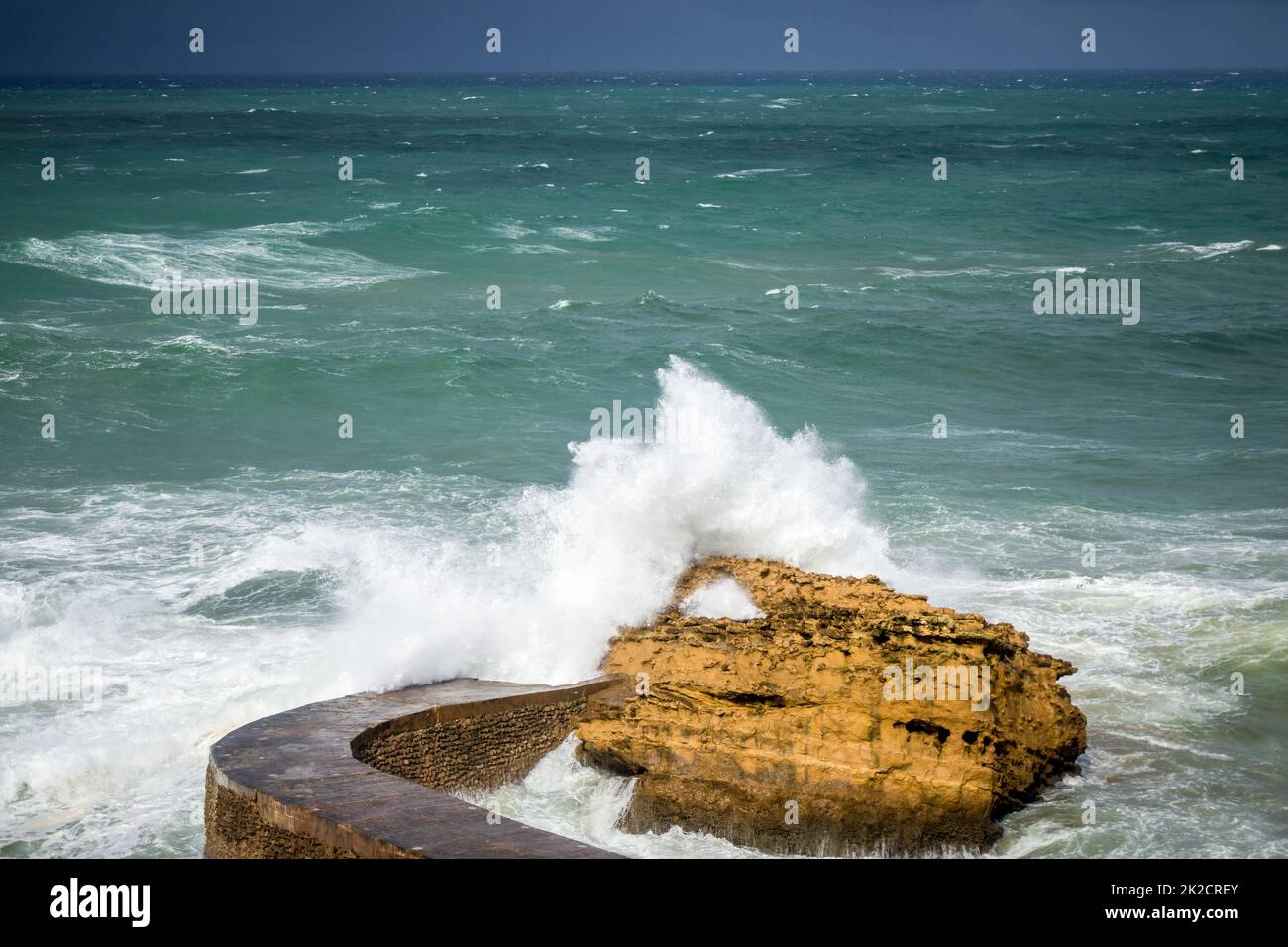Gamaritz Dam roccia e mare a biarritz Foto Stock