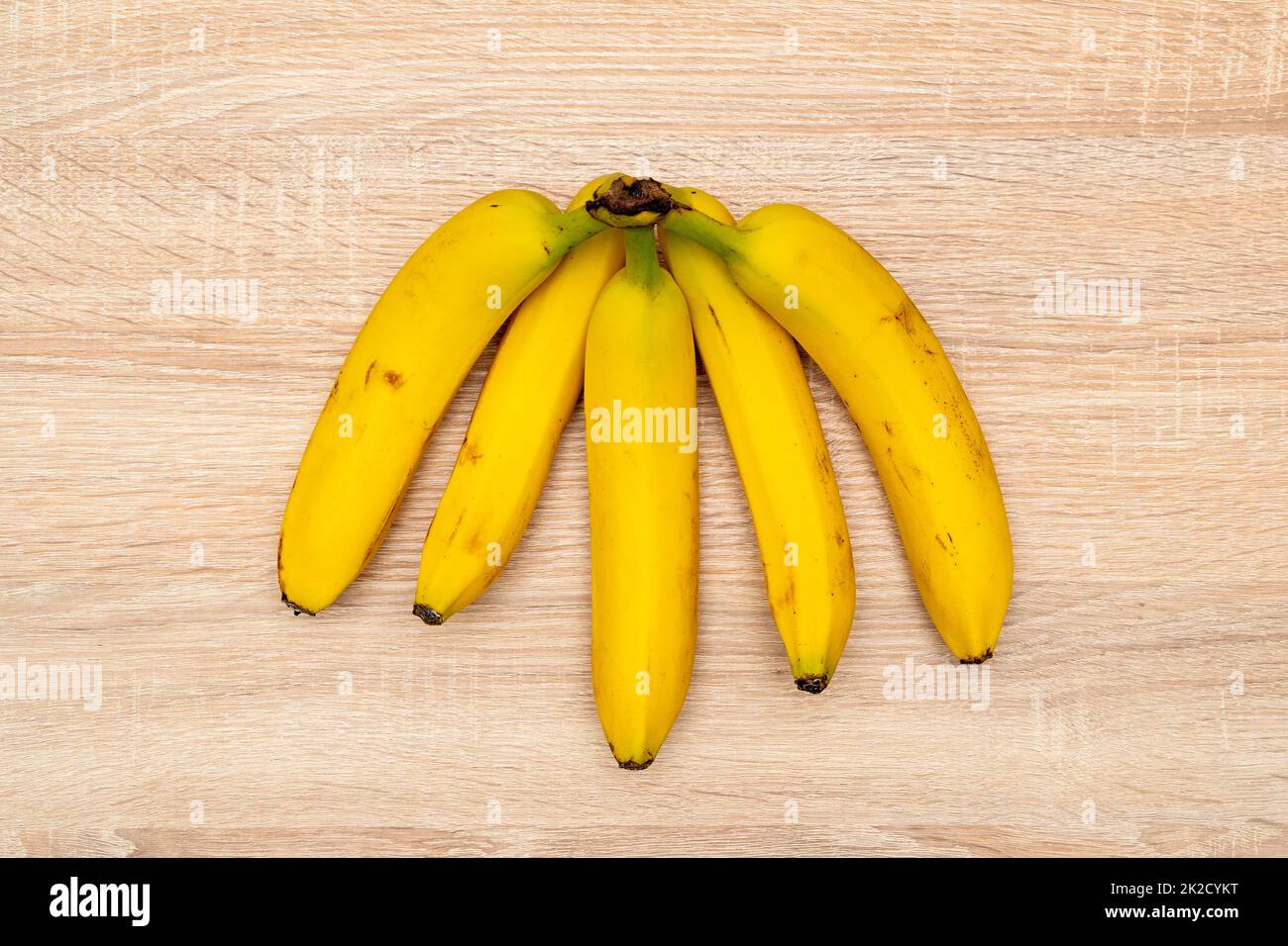 Un mazzo di banane fresche, vista dall'alto Foto Stock