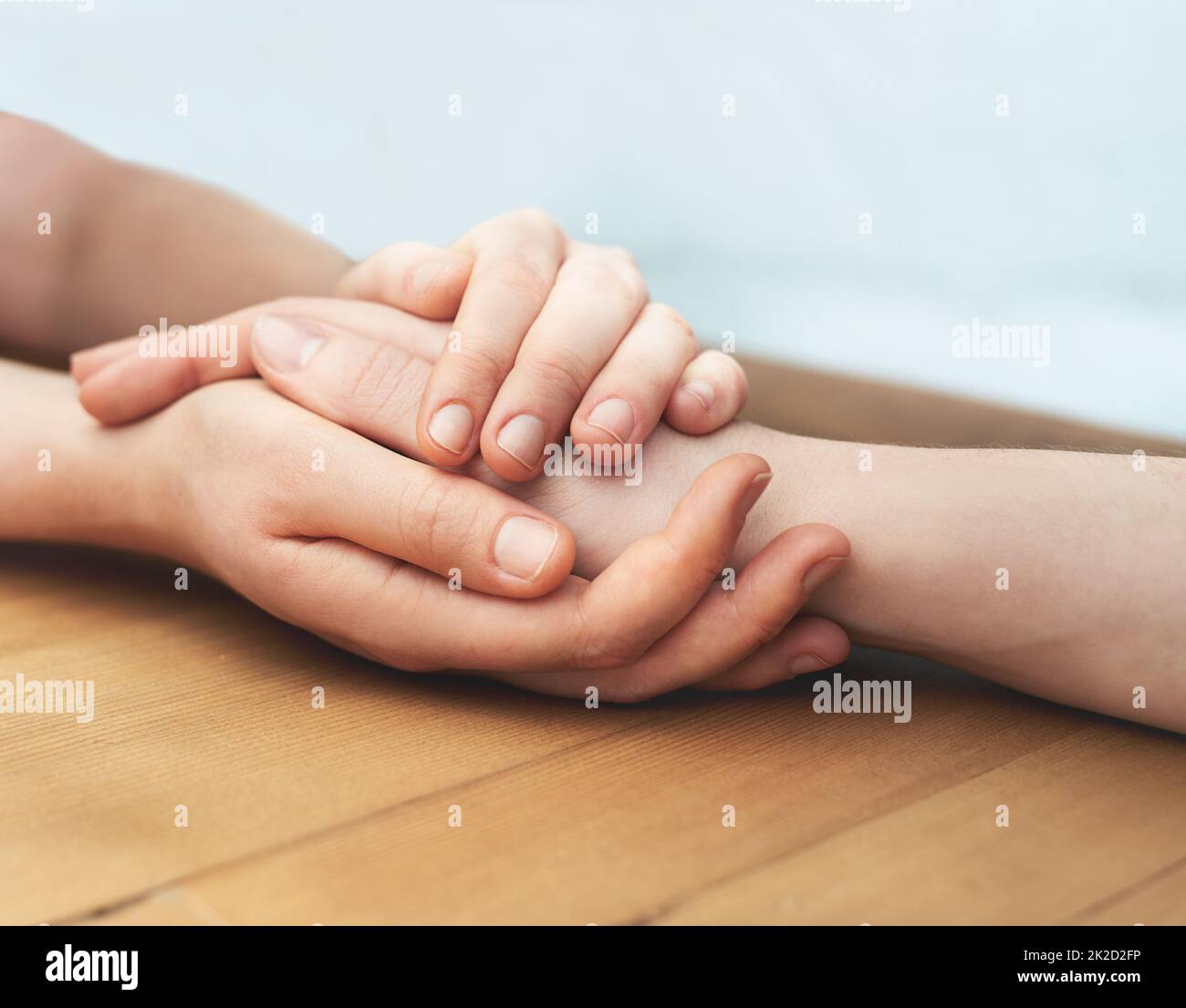 Tutto andrà bene. Scatto corto di due persone che tengono le mani in tutta comodità. Foto Stock