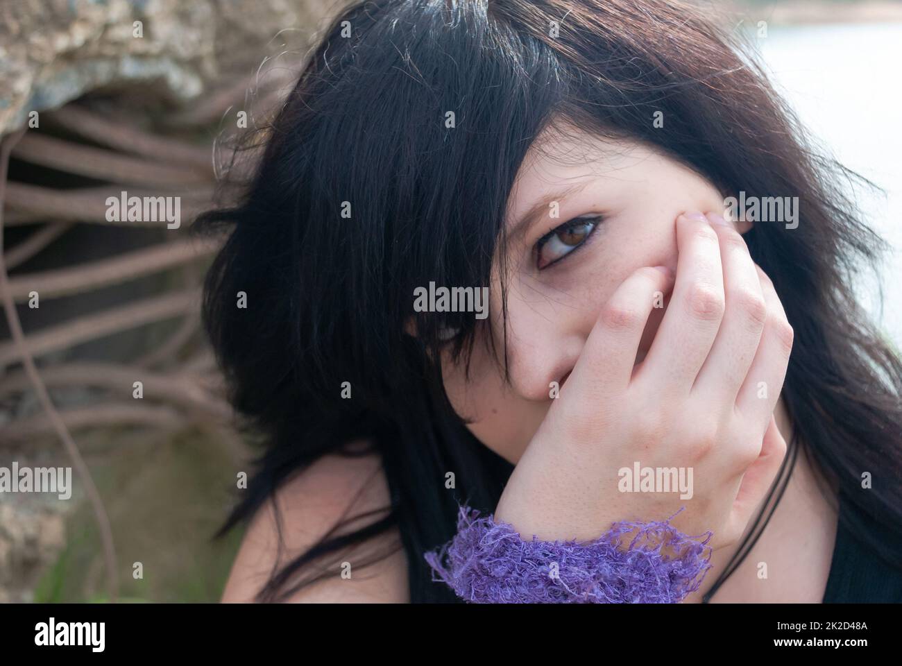 Emo punk ragazza gotica guardando la macchina fotografica, primo piano Foto Stock