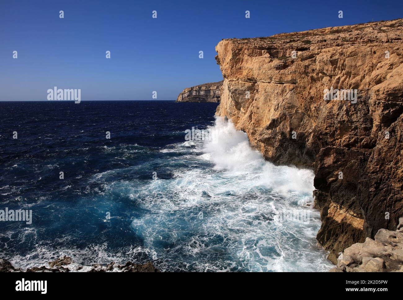 Litorale vicino alla baia di Xwejni sull'isola di Gozo. Malta Foto Stock