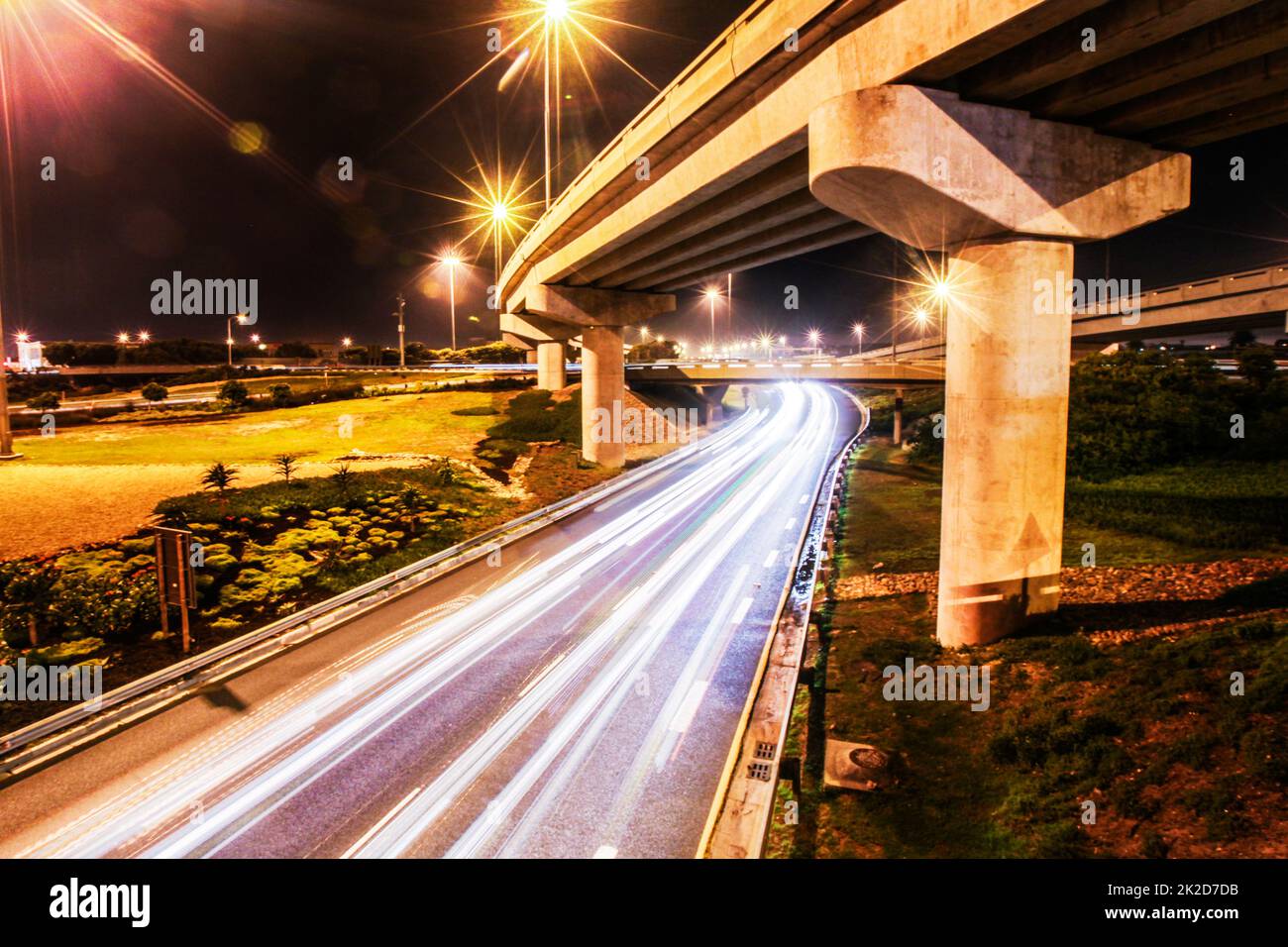 La velocità della luce. Shot di un traffico in autostrada. Foto Stock