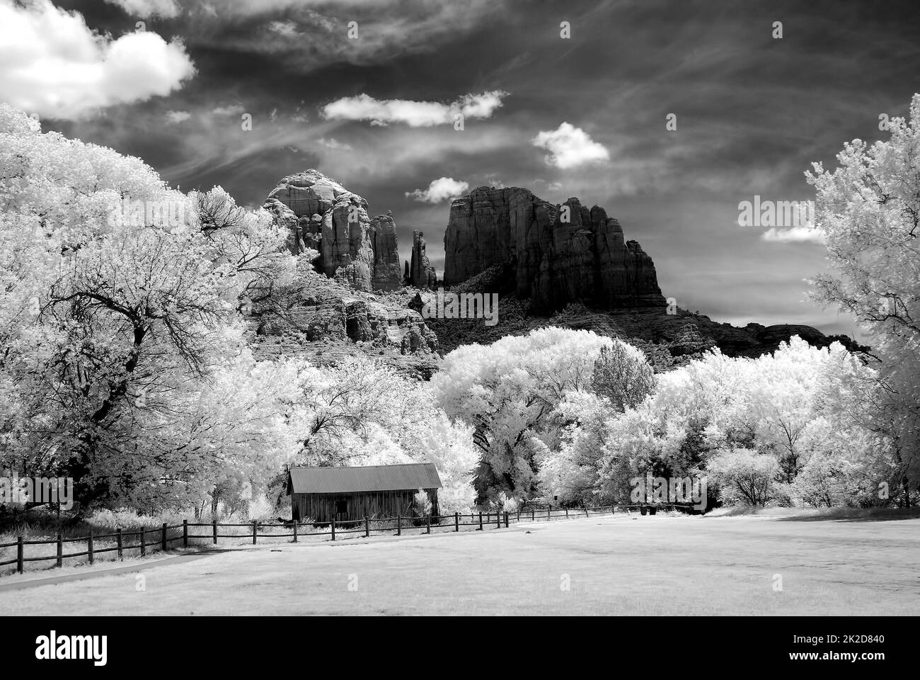 Sedona a infrarossi, Arizona Cathedral Rock Foto Stock