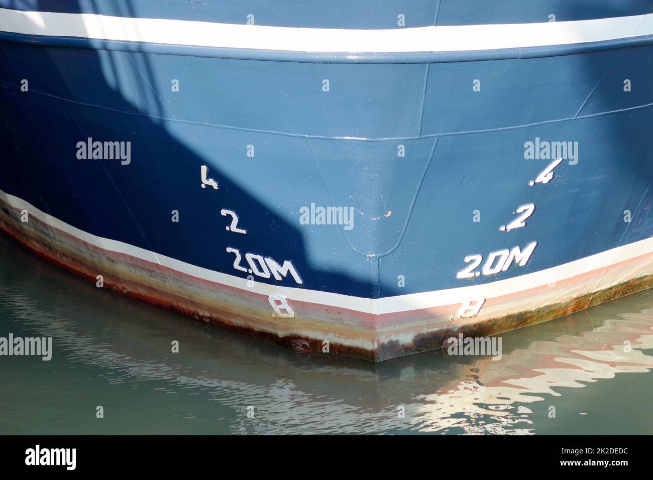 Prua di una nave nel porto Foto Stock