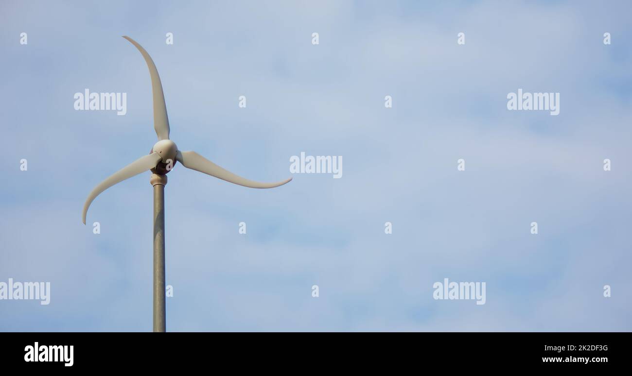 energia eolica turbina elettrica generatore di energia rinnovabile ambiente amichevole alternativa Foto Stock