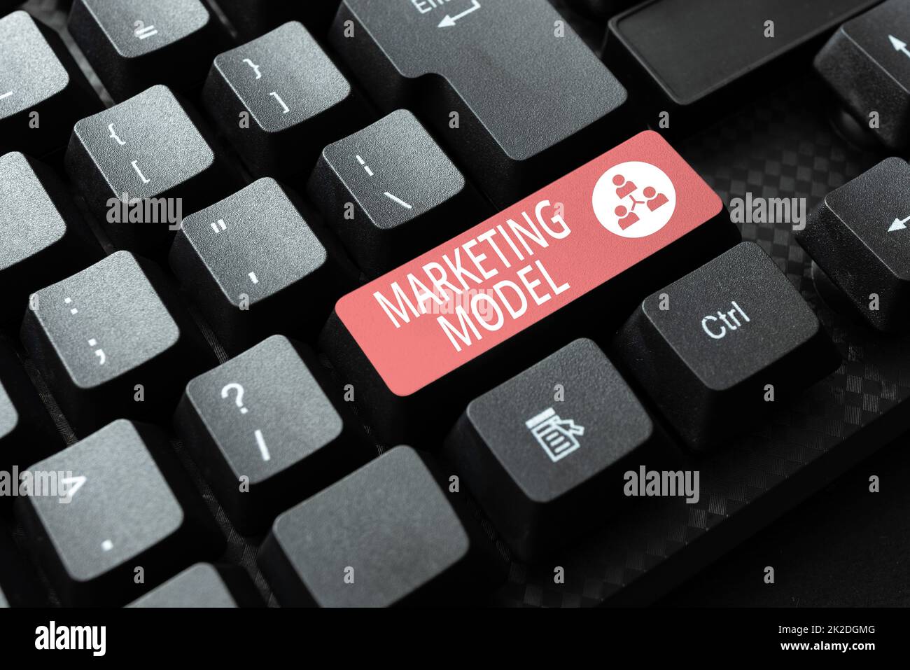 Modello di vendita del segno di scrittura della mano. Analisi statistica del concetto del Internet likemulivariate regressioni sulle vendite Abstract Typing lettere di invito in linea, fissando il programma di elaborazione del testo Foto Stock