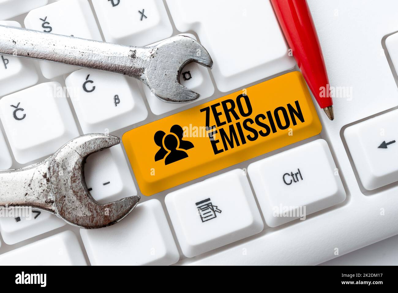 Segnale con emissione zero. Concetto che significa Zero Emission scrivere interessanti argomenti online, digitando Office Annoucement messaggi Foto Stock