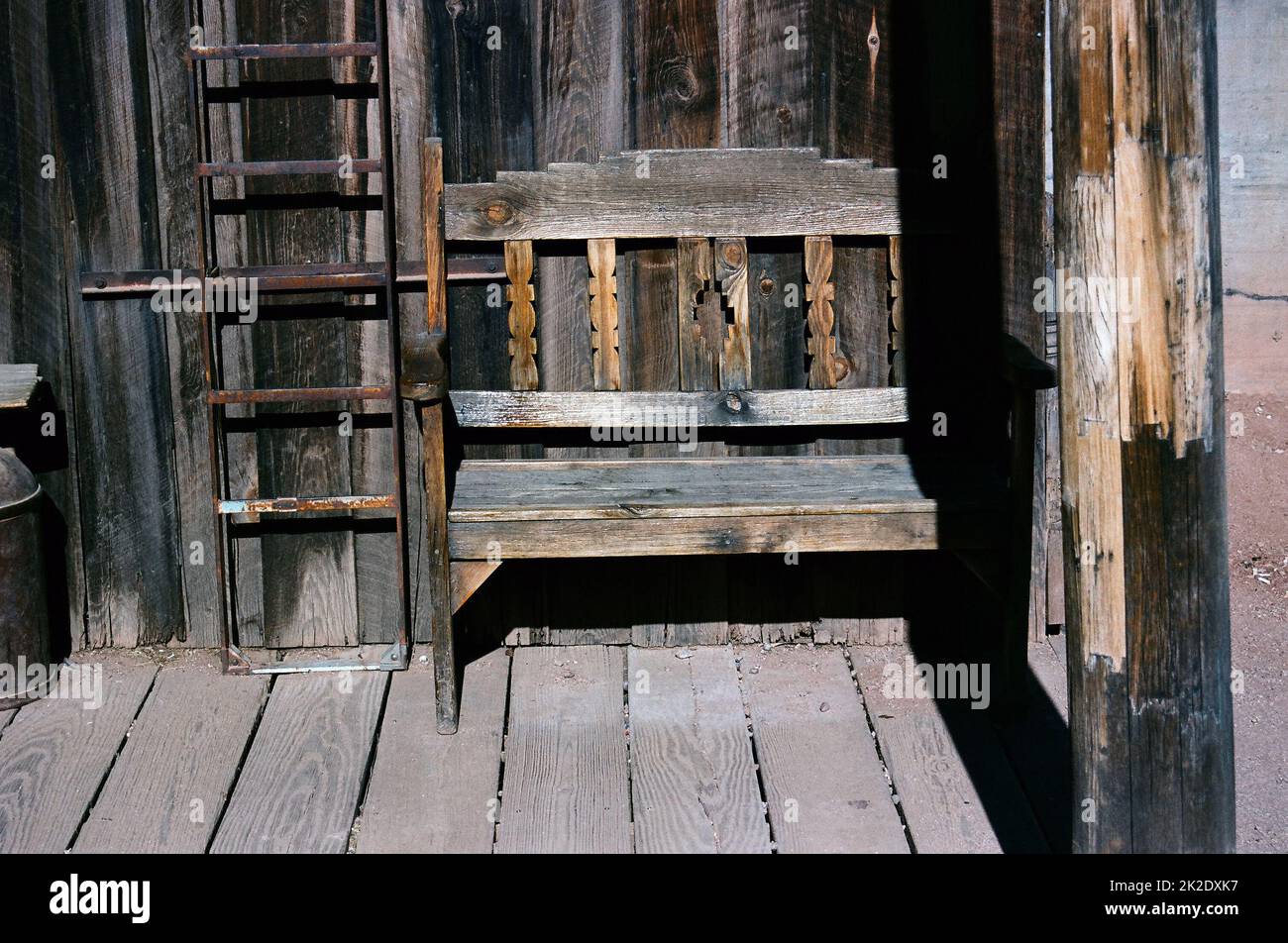 Vecchia panca rustica di legno Foto Stock