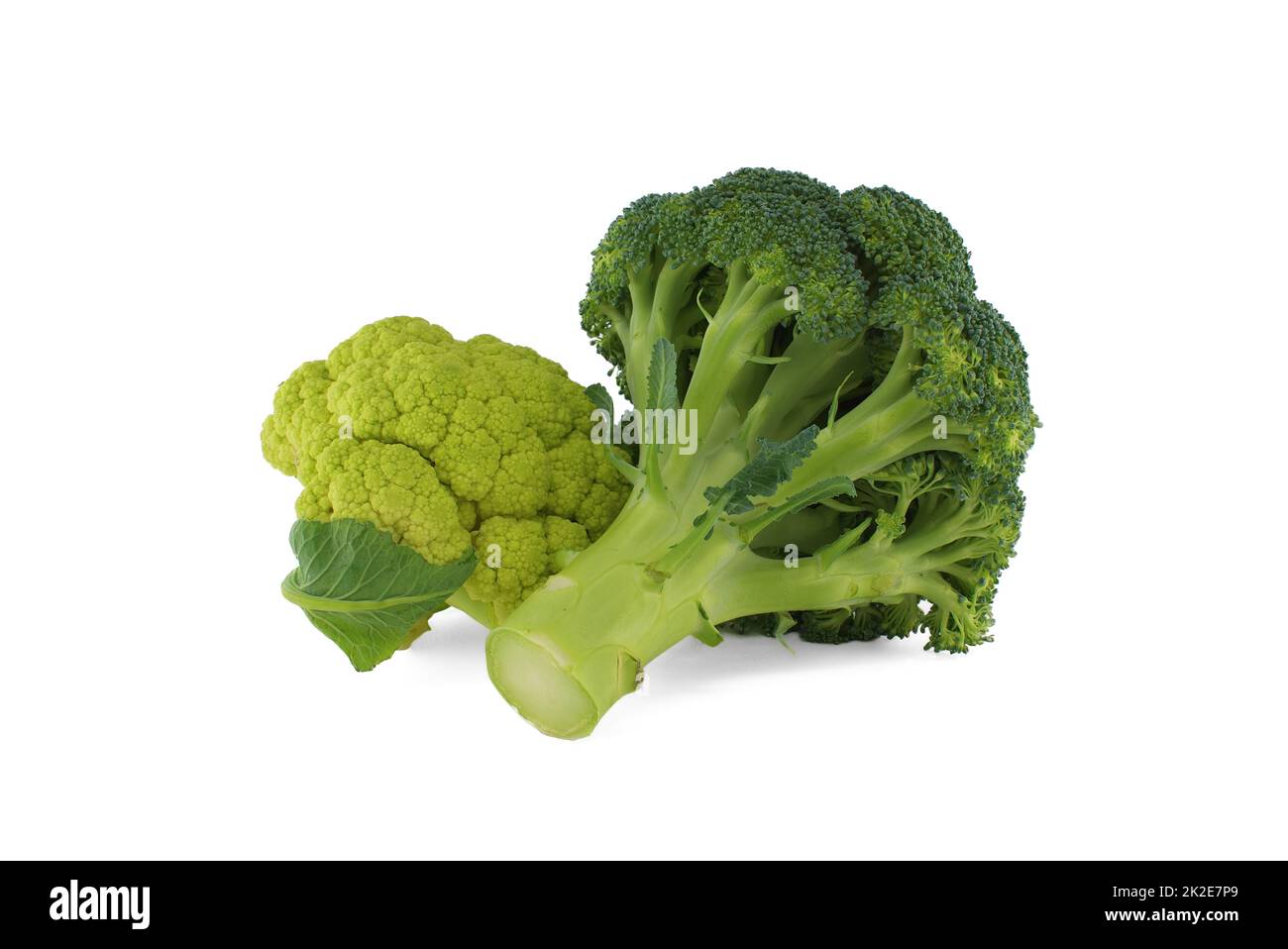 Freschi e colorati cavolfiori e broccoli su bianco Foto Stock