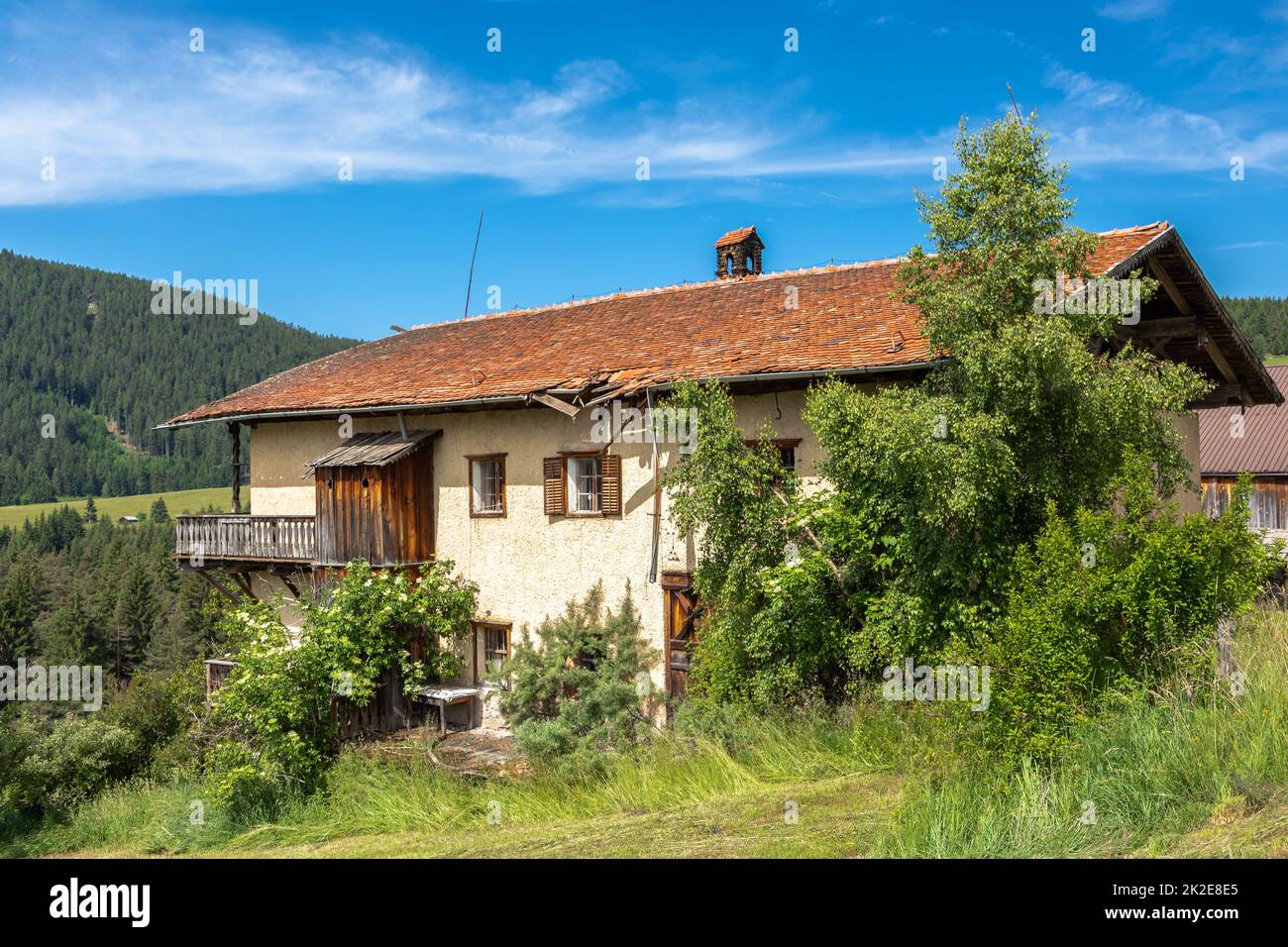 Rovine di un agriturismo vicino a Deutschnofen, Alto Adige, Italia Foto Stock