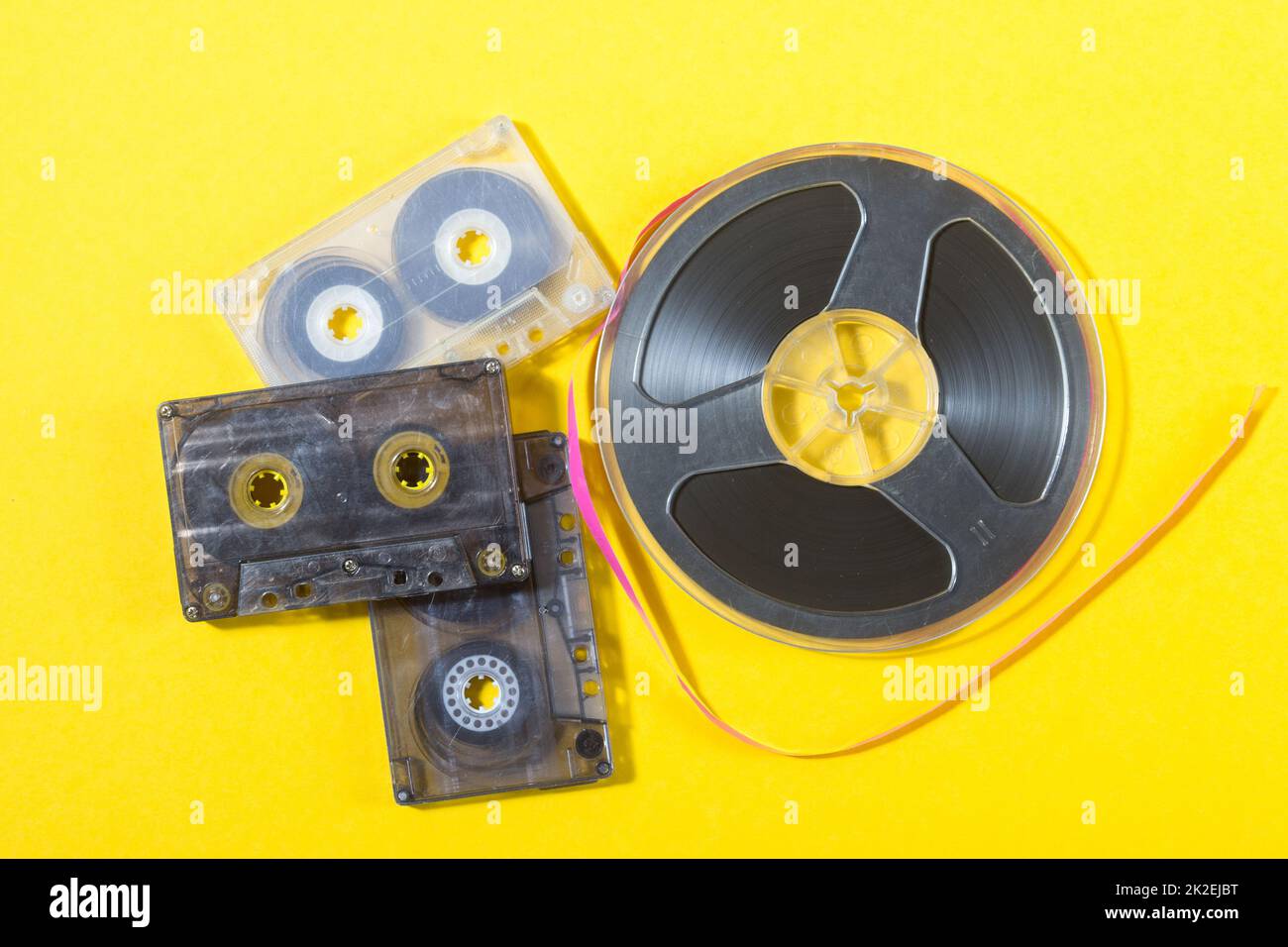 cassette audio compatte e nastro da bobina a bobina Foto Stock