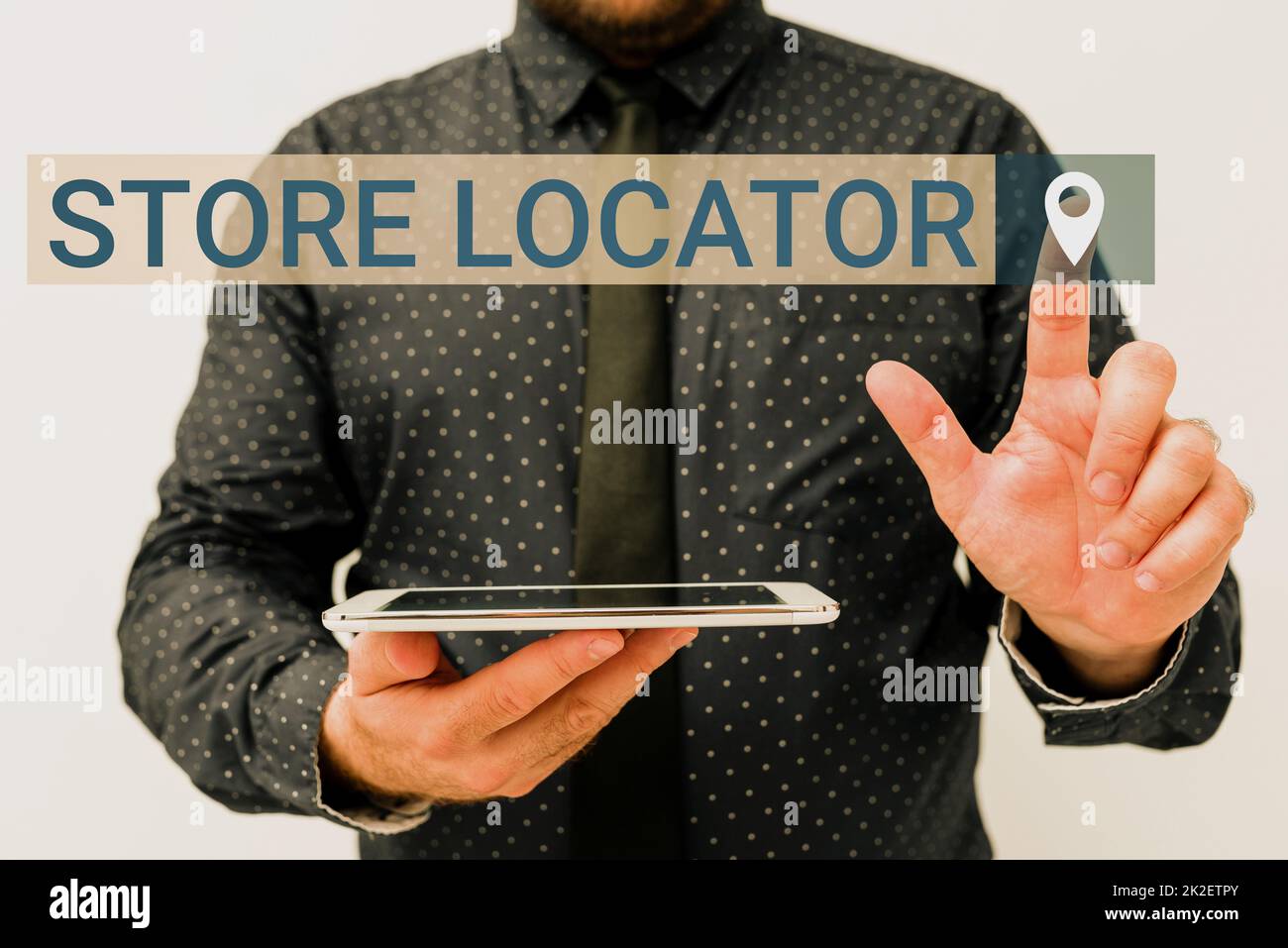 Visualizzazione concettuale Store Locator. Parola scritta per conoscere il numero di contatto dell'indirizzo e gli orari di apertura della presentazione di nuove idee tecnologiche in merito al miglioramento tecnologico Foto Stock