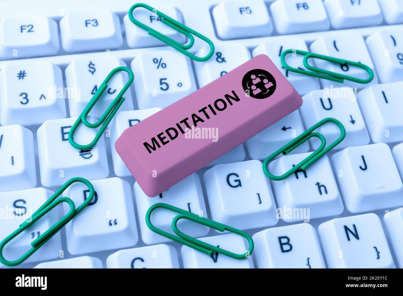 Scrittura a mano segno meditazione. Panoramica aziendale ottenere uno stato mentalmente chiaro ed emotivamente calmo e stabile scaricare file e dati online, caricando codici di programmazione Foto Stock