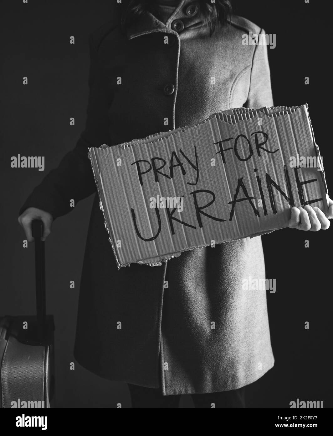 Rifugiati vulnerabili. Bandiera di protesta Ucraina. Nessuna guerra. Speranza di pace. Foto Stock