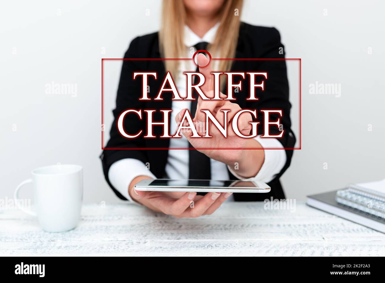 Ispirazione che mostra il segno cambiamento tariffa. Panoramica aziendale Modifica delle imposte sulle importazioni e sulle esportazioni di beni e servizi che presentano i dati aziendali e discutono dei problemi aziendali Foto Stock