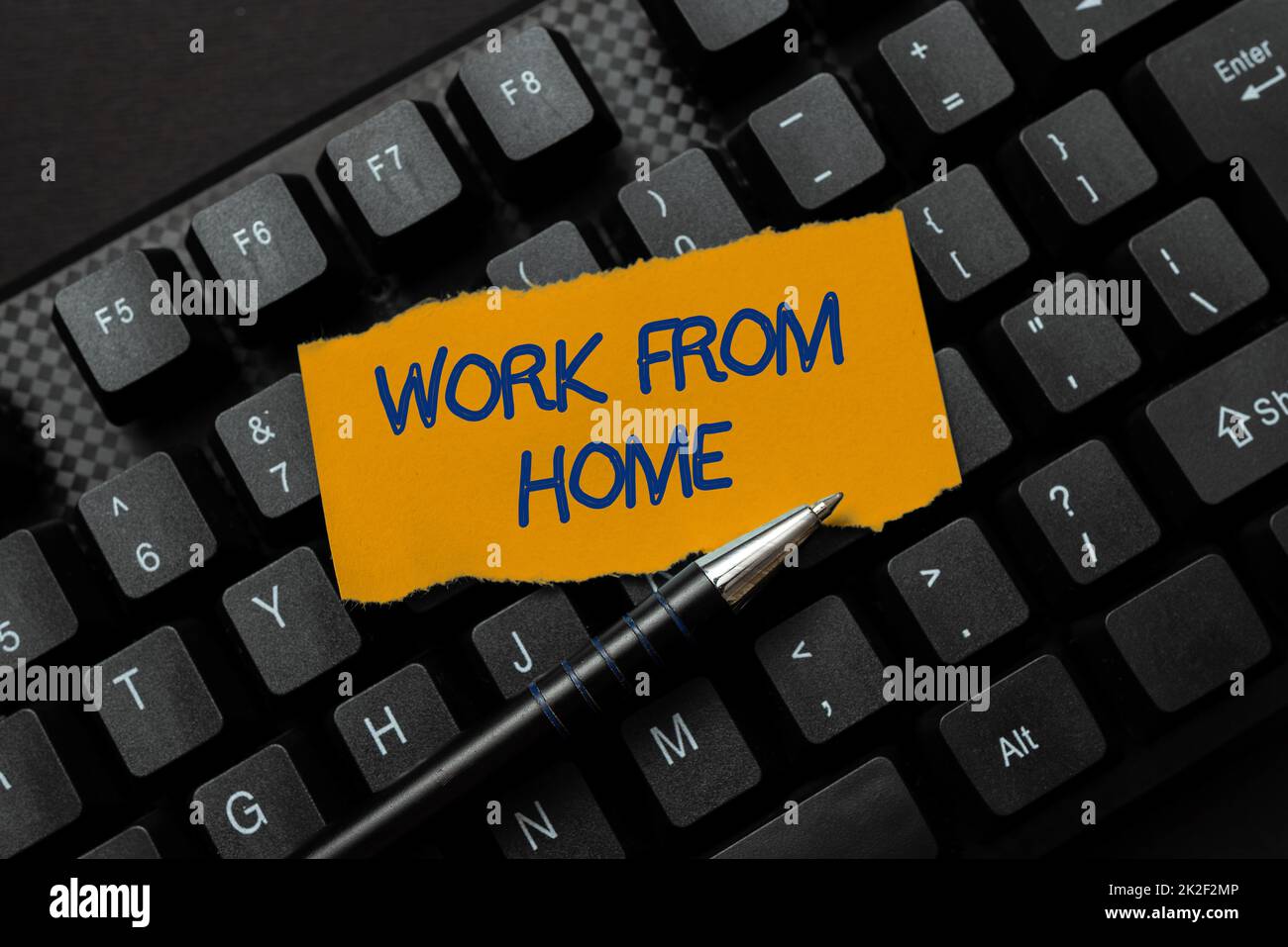 Cartello che mostra il lavoro da casa. Business concetto di lavoro da casa connessione con gli amici online, facendo conoscenza su Internet Foto Stock