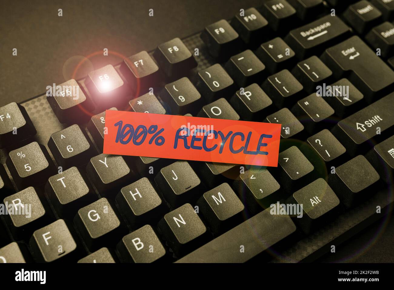 Scrittura visualizzazione testo 100% Recycle. Vetrina di business Set di biodegradabili, senza BPA e compostabili riciclabili retipizzazione vecchi dati foglio di lavoro, abstract typing elenchi di prenotazione online Foto Stock