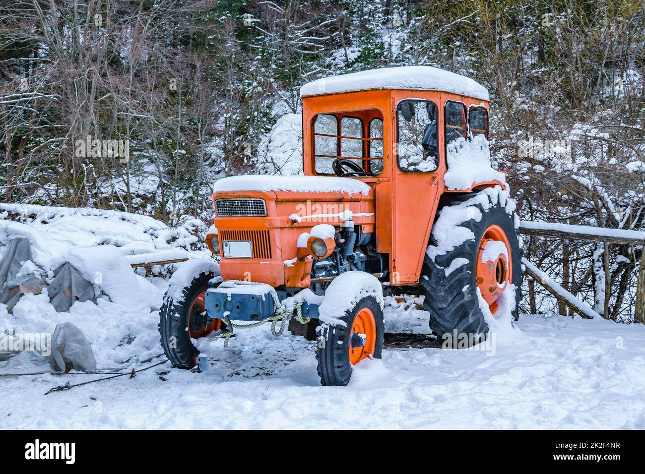 Trattore parcheggiato, Parco Nazionale del Monte Olympus, Grecia Foto Stock