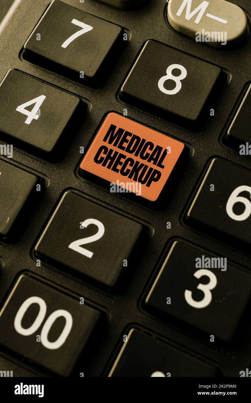 Segno di scrittura della mano controllo medico. Concetto di Internet l'esame effettuato per determinare l'idoneità fisica Abstract Typing Statistical Records, creando un nuovo sito Internet Foto Stock