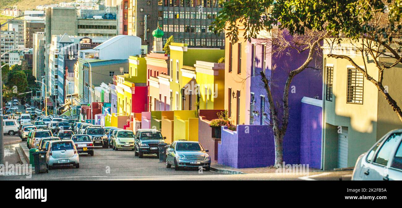 Questo quartiere caratteristico della città. Foto delle case colorate del Bo Kaap, Città del Capo. Foto Stock