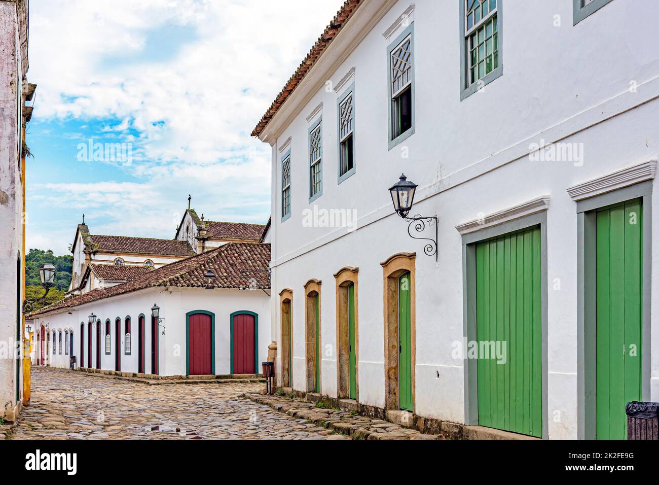 Vecchie strade della famosa città di Paraty sulla costa dello stato di Rio de Janeiro e fondata nel 1667 Foto Stock