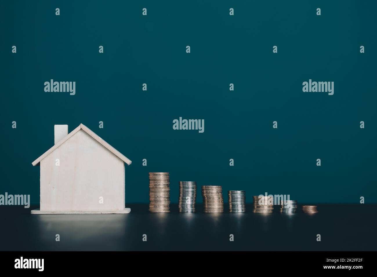 Il concetto di risparmio di pianificazione per acquistare una casa, ipoteca, investimento immobiliare. Foto Stock