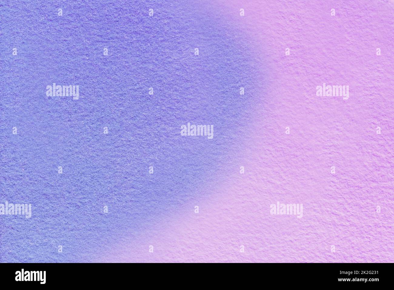 Astratto arte sfondo blu chiaro e colori lilla. Pittura ad acquerello su tela con sfumatura viola morbida. Frammento di disegno su carta con patter Foto Stock