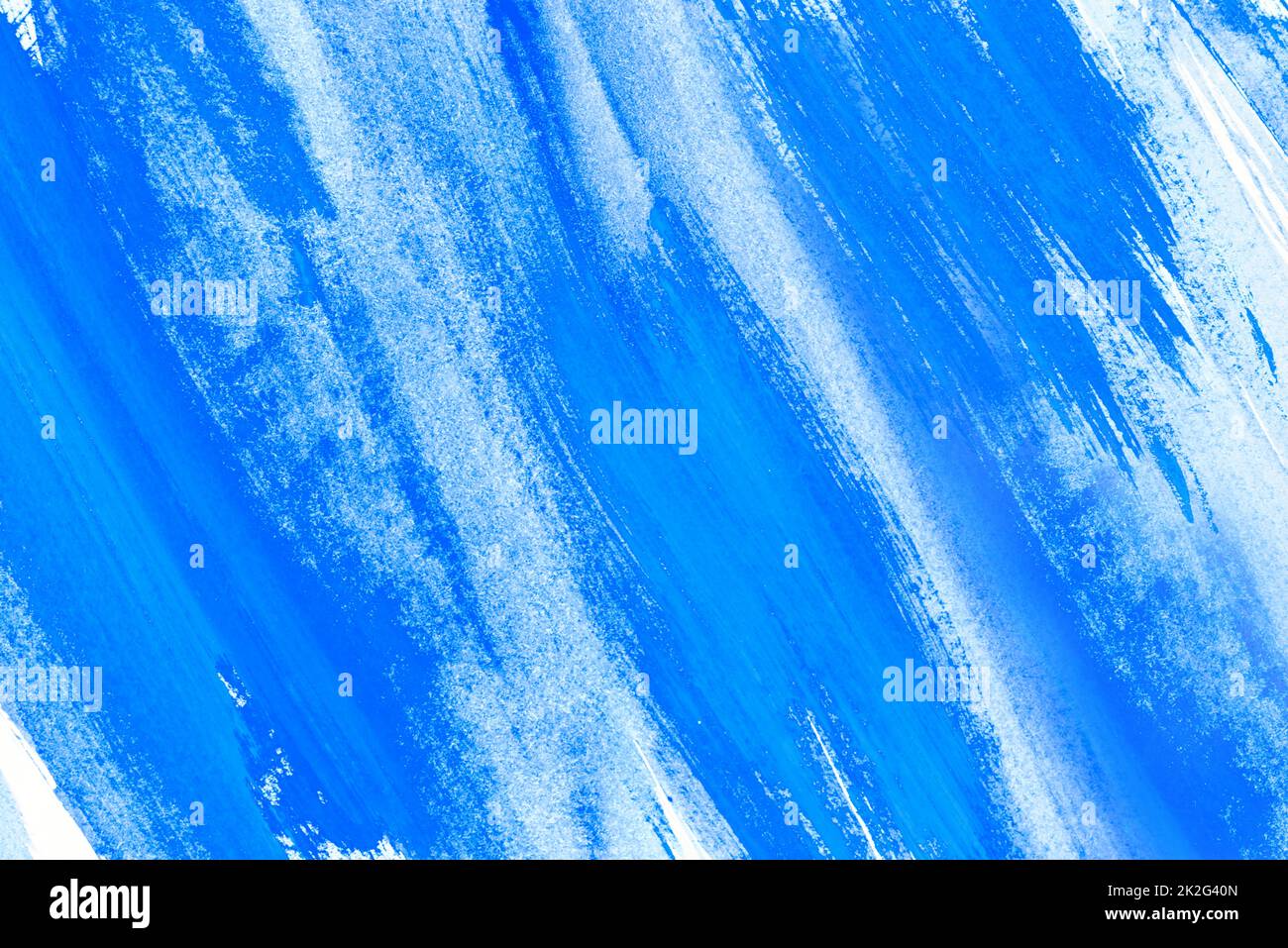 Sfondo astratto blu, colori bianchi. Pittura ad olio su tela con pennellate e spruzzi. Opera d'arte acrilica su carta con motivo macchiato. Texture b Foto Stock