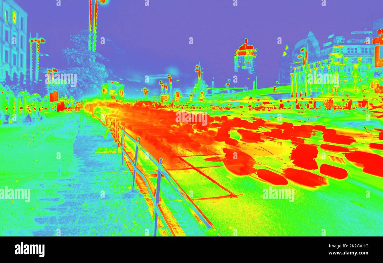 Visualizzazione a infrarossi di traffico in rapido movimento - mappa a infrarossi in movimento. Foto Stock
