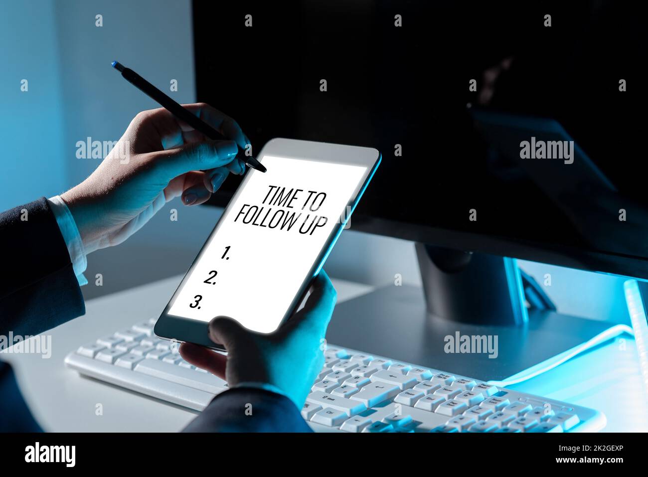 Tempo di visualizzazione concettuale per seguire UpRichiedi l'attività precedente o continua con le informazioni. Business Concept richiesta dell'attività precedente o. Foto Stock