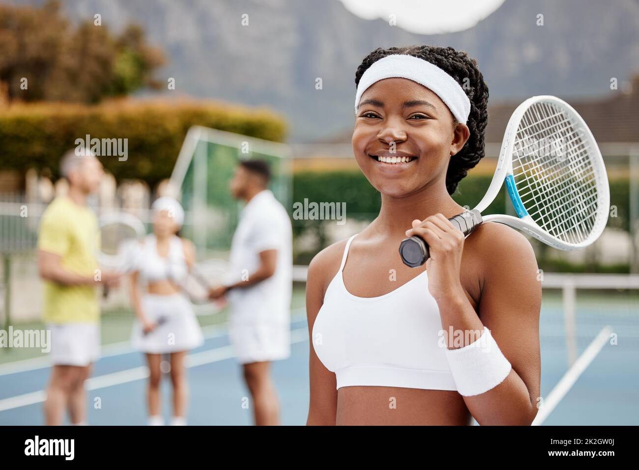 Tennista in posizione pronta sul campo da tennis Foto stock - Alamy