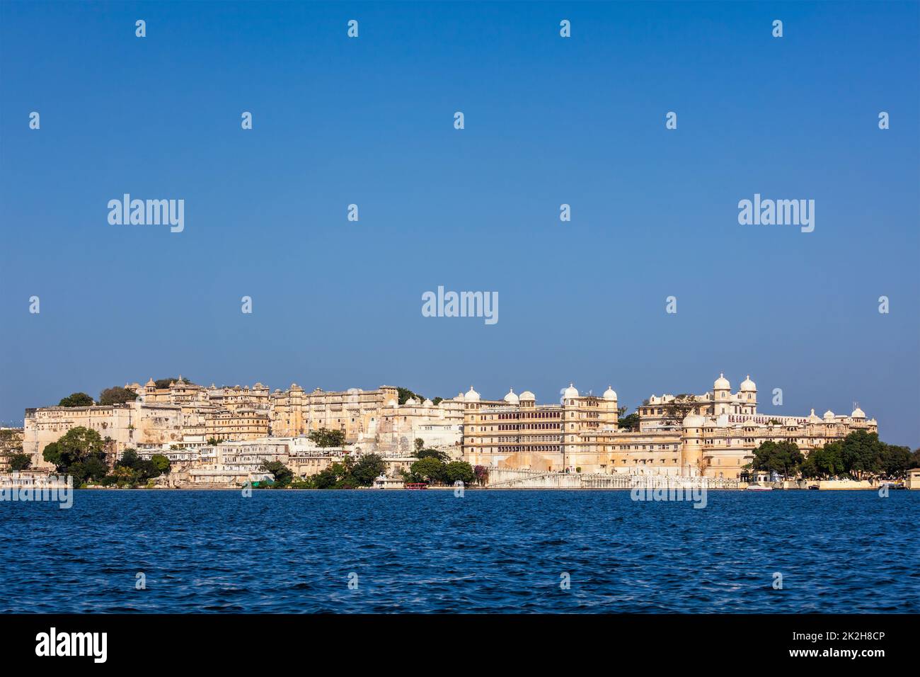 Palazzo di Città complessa. Udaipur, Rajasthan, India Foto Stock