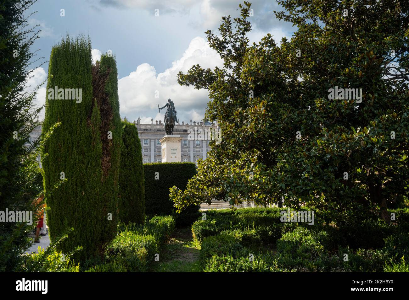 Madrid, Spagna, settembre 2022. Vista del monumento equestre a Filippo IV in Plaza de OTE nel centro della città Foto Stock