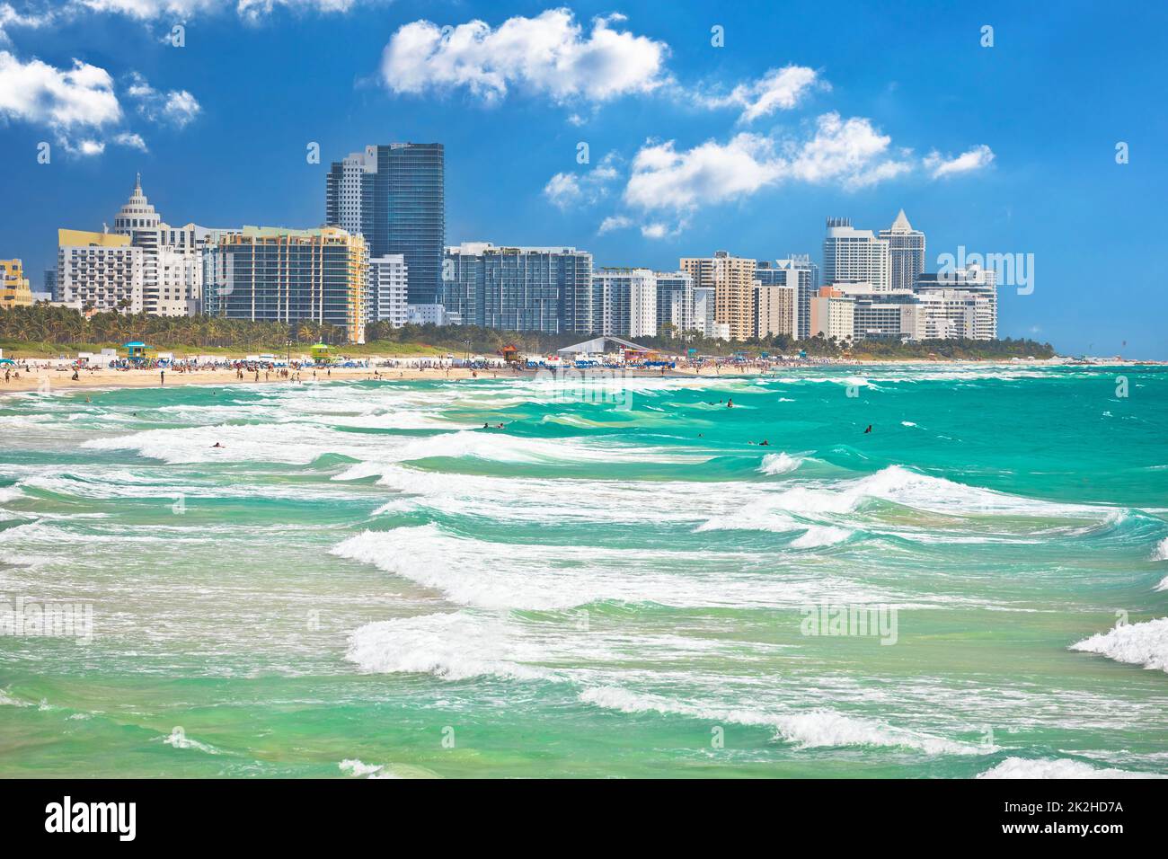 Miami Beach, spiaggia colorata e vista oceano Foto Stock